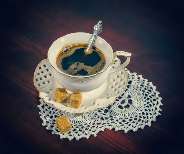Bir kahve fincanı ve tabağı, retro tarzı — Stok fotoğraf