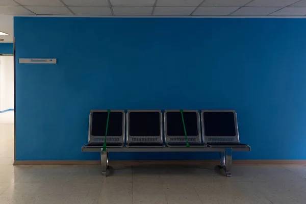 Sala Attesa Dell Ospedale Con Prenotazione Spazio Mantenendo Distanza Sociale — Foto Stock