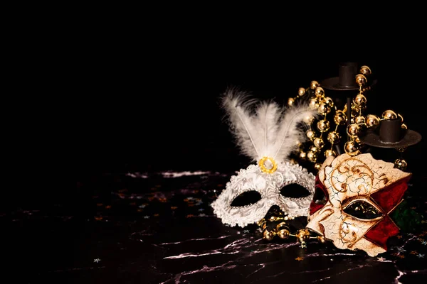 Máscaras Venecianas Para Carnaval Sobre Fondo Negro —  Fotos de Stock