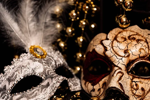 Máscaras Venecianas Para Carnaval Sobre Fondo Negro —  Fotos de Stock