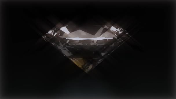 Brillanter Diamant, der sich auf schwarzem Hintergrund selbst dreht — Stockvideo