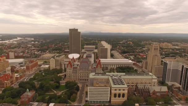 Albany Aerial Volando sobre el centro de la ciudad — Vídeo de stock