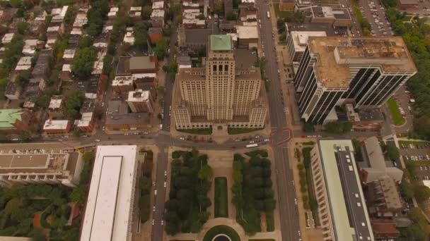 Albany-Antenne fliegt über Gebäude in der Innenstadt der Landeshauptstadt — Stockvideo