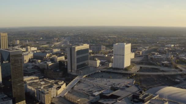 Atlanta luchtfoto vliegen over centrum — Stockvideo