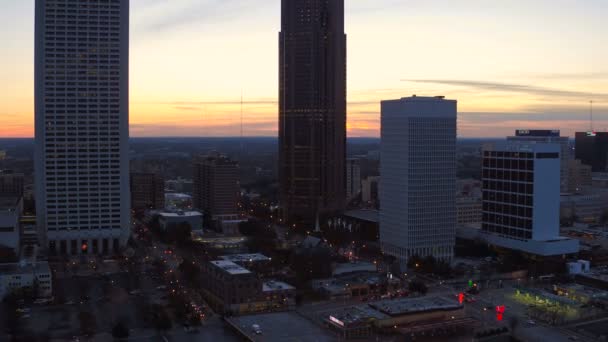 Atlanta Aérea Volando hacia atrás panorámica — Vídeos de Stock