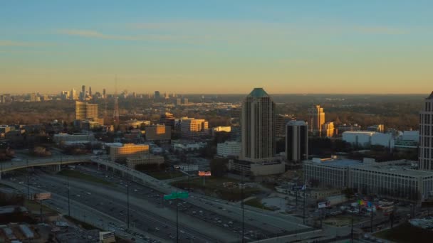 Atlanta powietrzne latające nad centrum płukanie — Wideo stockowe