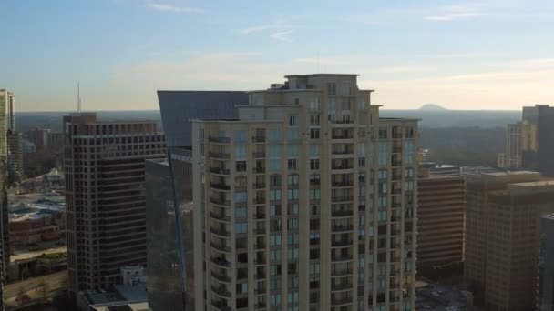 Atlanta vuelo aéreo cerca de Buckhead centro de la ciudad — Vídeo de stock