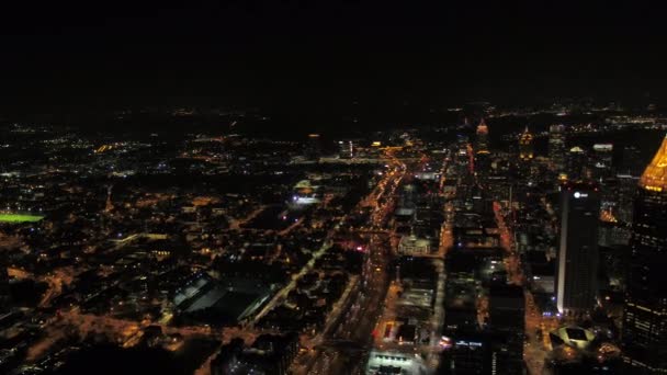 Atlanta Aerial V252 Flying Downtown Backward Full Cityscape Views Night — Stockvideo