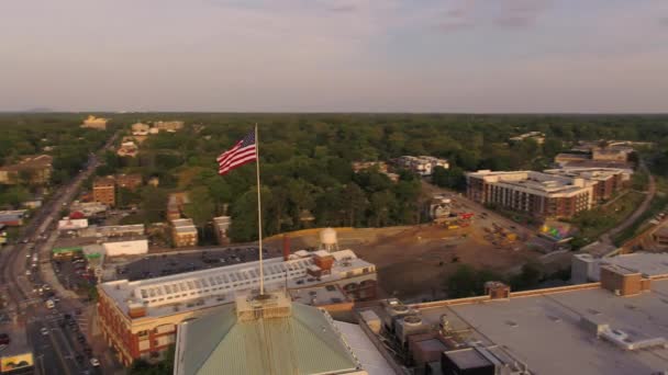 Atlanta Aerial V275 Flying Low American Flag Pcm Building Full — Stock video