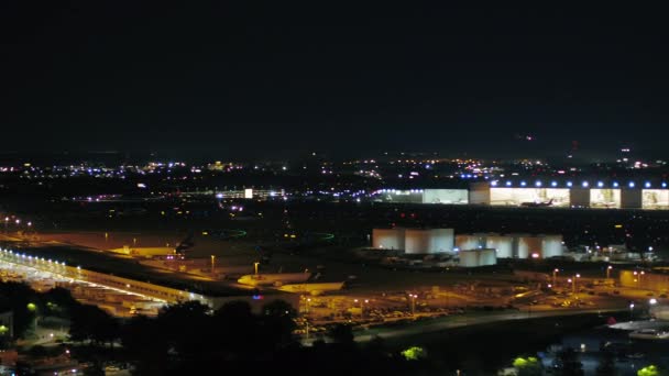 Atlanta Aerial V304 Closeup Voando Baixo Além Hartsfield Jackson Aeroporto — Vídeo de Stock