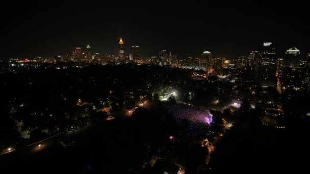 Atlanta Aerial V313 Flying Music Festival Park Cityscape Night Září — Stock video