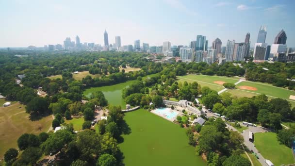 Atlanta Aerial V319 Flying Low Piedmont Park Sunshine Full Cityscape — 비디오