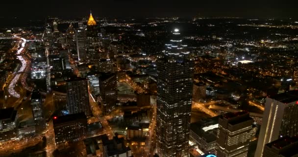 Atlanta Aerial V386 Panning Downtown Rychlostní Silnice Noční Pohled Leden — Stock video