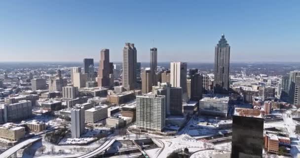 Atlanta Aerial V397 Panning Low Downtown Cityscape Snow View 2018 — 비디오