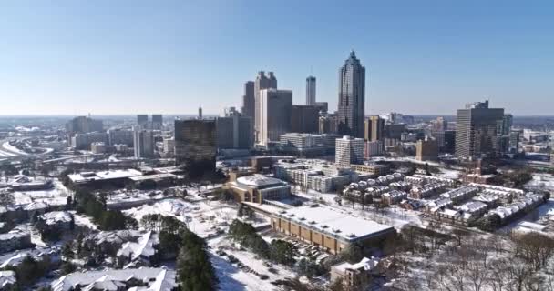Atlanta Aerial V396 Flying Центру Міста Cityscape Snow View January — стокове відео