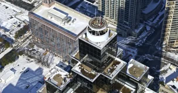Atlanta Aerial V406 Detalhe Vertical Edifício Com Reflexão Janelas Janeiro — Vídeo de Stock