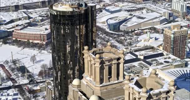 Atlanta Aerial V404 Penguin Центре Города Подробный Вид Вестина Снег — стоковое видео