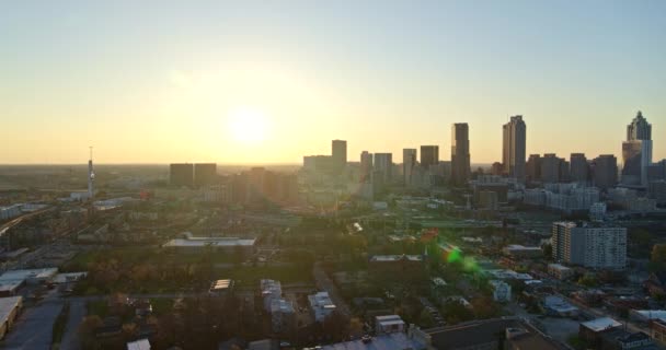 Atlanta Aerial V411 Vue Panoramique Coucher Soleil Sur Centre Ville — Video