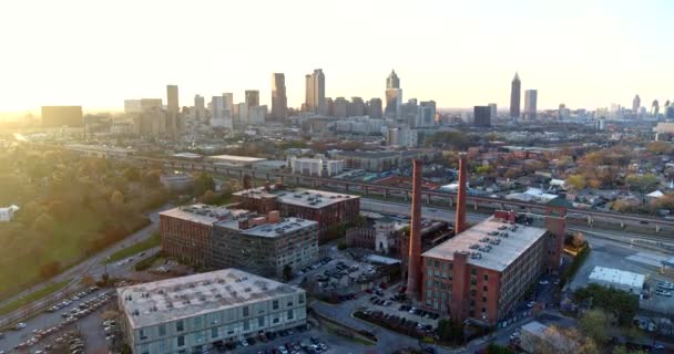 Atlanta Aerial V413 Panning Cityscape Sunset Вид Центром Тлі Березень — стокове відео