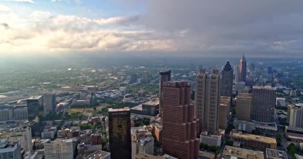 Atlanta Aerial V446 Panning Alto Paesaggio Urbano Midtown Vista Sul — Video Stock