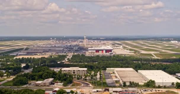 Atlanta Aerial V451 Slow Panning View Airport Take View Distance — Stock video