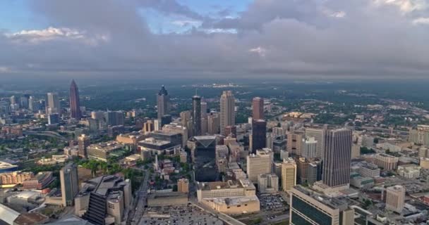 Atlanta Aerial V445 Voando Alto Sobre Centro Cidade Panning Redor — Vídeo de Stock