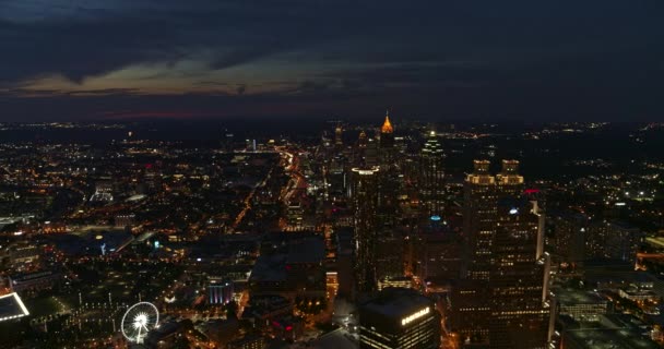 Atlanta Aerial V462 Cruzando Ciudad Mirando Hacia Centro Ciudad Atardecer — Vídeos de Stock