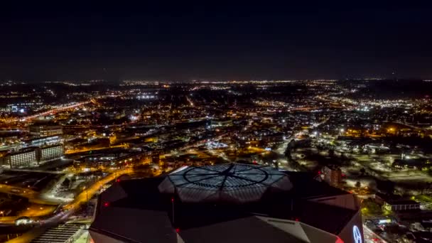 Atlanta Havalimanı V488 Hiperlapse Şehir Merkezinin Üzerinde Gece Stadyum Manzaralı — Stok video