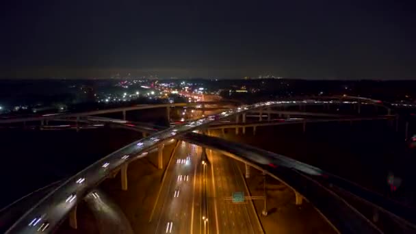 Atlanta Aerial V493 Nighttime View Hyperlapse Low Freeway Styczeń 2019 — Wideo stockowe