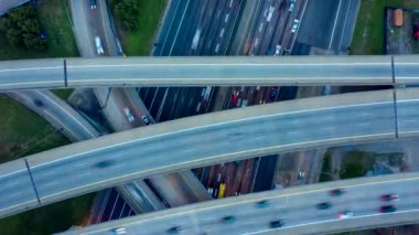 Atlanta Havalimanı v496 Alacakaranlık dikey görüntüsü kavşakta hiper hıza yükseliyor - Ocak 2019