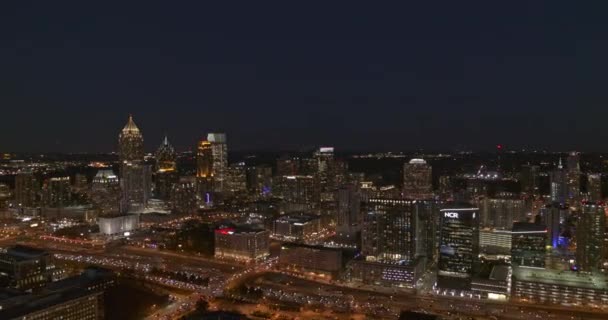 Atlanta Aerial V517 Slow Traveling Panoramic Midtown Cityscape Night January — 비디오