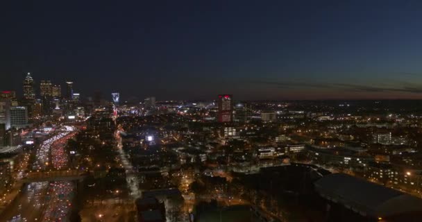 Atlanta Aerial V519 Panning Richting Centrum Centrum Stadsgezicht Nachts Januari — Stockvideo