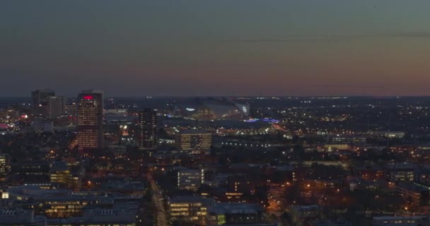 Atlanta Aerial V515 Slow Panning Cityscape Center Midtown Dusk Night — стокове відео