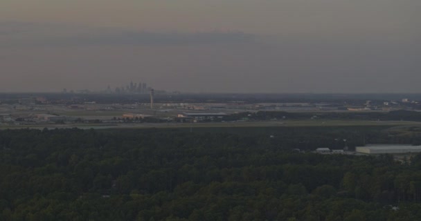 Atlanta Aerial V529 Panning Sentido Horario Con Despegue Paneo Sentido — Vídeos de Stock