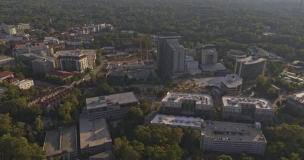 Atlanta Aerial V555 Panning Birdseye Para Abrir Paisagem Urbana Pôr — Vídeo de Stock