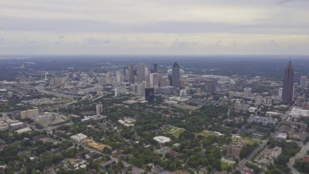 Atlanta Aerial V579 Angled Old Fourth Ward Stadsgezicht Het Centrum — Stockvideo