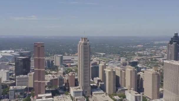 Atlanta Aerial V580 Flying East Reverse Looking Back West Downtown — Stock Video