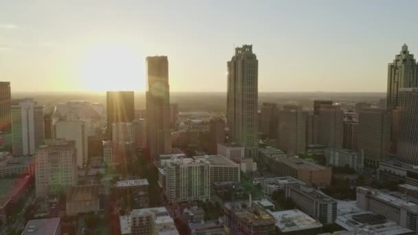 Atlanta Aerial V582 Super Bright Downtown Cityscape Heading Skyline Sunshine — 비디오