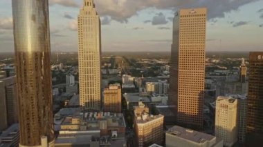 Atlanta Havalimanı v583 batıya doğru uçuyor batıya doğru batıya doğru batıya bakan gün batımının ufuk çizgisi görüntüsü - Eylül 2018