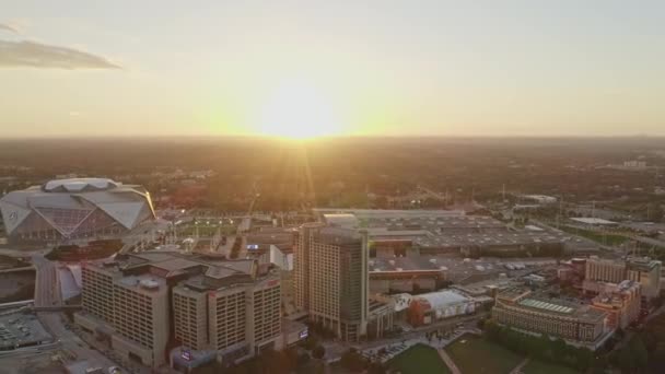 Atlanta Aerial V585 Fliegen Und Durch Die Innenstadt Rückwärts Blick — Stockvideo