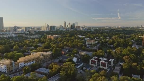 Atlanta Aerial V587 Flyg Över Gamla Fjärde Ward Distriktet Ljusa — Stockvideo