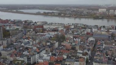 Antwerp Belçika Hava aracı v12 Zuid bölgesi manzaralı Sint-Andries üzerinde uçuyor - Kasım 2019