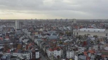 Antwerp Belçika Hava V13 Zuid üzerinde alçaktan uçuyor şehir manzaralı - Kasım 2019