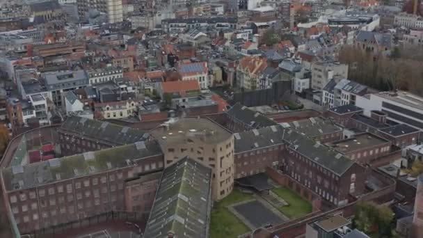 Amberes Bélgica Aerial V11 Birdseye Vista Vuelo Bajo Alrededor Prisión — Vídeos de Stock