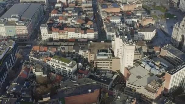 Воздушный Вид Belgium V16 Birdseye Низко Пролетающий Над Центром Города — стоковое видео