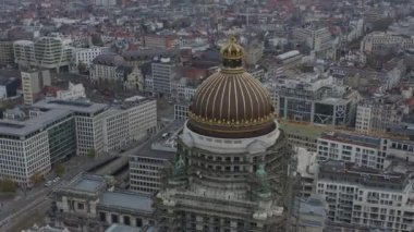 Brüksel Belçika Hava V12 Palais de Justice 'den geriye doğru uçuyor - Aralık 2019