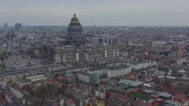 Brussels Belgium Aerial V10 Flying Marollen District Palais Justice City — Stok Video