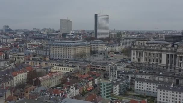 Brussels Belgium Aerial V13 Flying Marollen District Palais Justice City — Stok Video