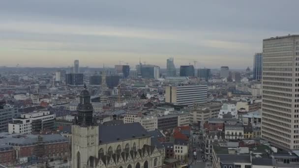 Brussels Belgium Aerial V14 Flying Marollen District Church Middle Cityscape — стокове відео