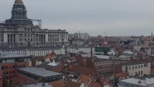 Bruxelles Belgique Aerial V15 Flying Low Marollen District Palais Justice — Video